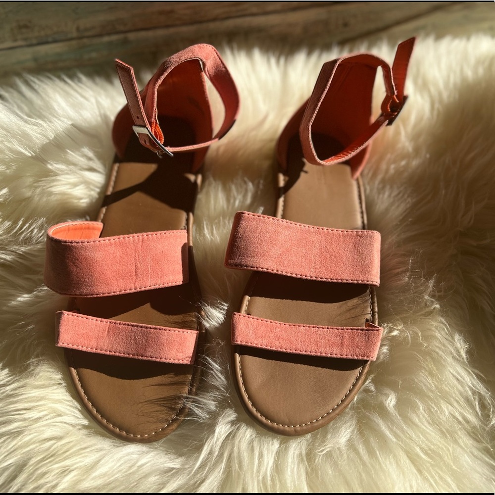 Forever 21 Women’s Sandals sz 7 USED!